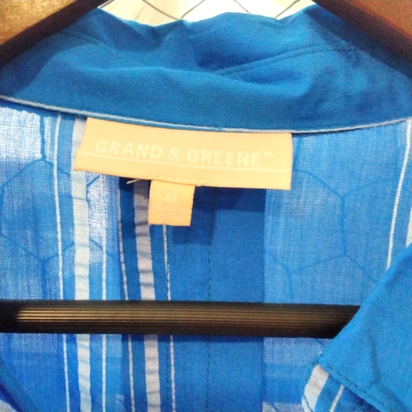 Women's Button Down Blouse EUC - Picture 4 of 8